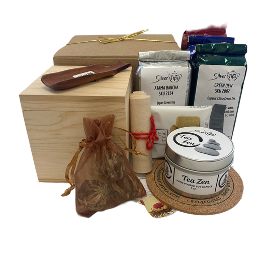 Gift box with 2 teas, a tea candle, flowering teas, wood box, filters and a scoop.